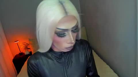 Snapshot of anitacruisze chatting on October 2025 01:58:02 AM Miss Ann online show from October 2025 01:58:02 AM