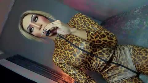 Snapshot of anitacruisze chatting on November 2025 01:18:01 AM Miss Ann online show from November 2025 01:18:01 AM