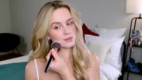 Anita online show from October 2025 01:21:01 PM