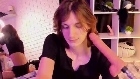 Angel online show from November 2025 06:41:02 PM