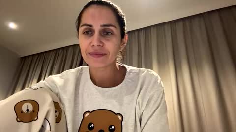 Anna online show from November 2025 07:56:02 PM