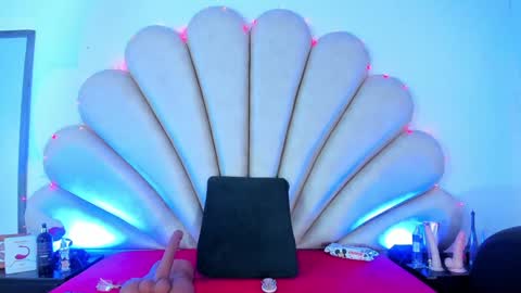 Anna  online show from January 2025 12:33:01 PM