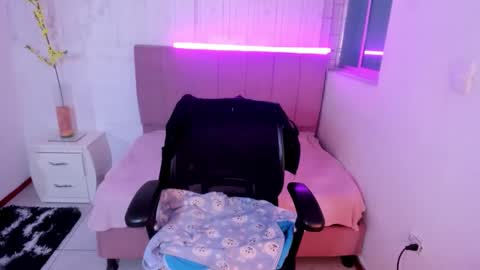 Snapshot of anna_moon18 chatting on January 2026 08:36:01 PM ANNA online show from January 2026 08:36:01 PM