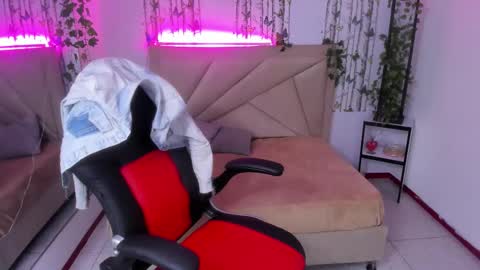 Snapshot of anna_moon18 chatting on February 2026 04:53:01 AM ANNA online show from February 2026 04:53:01 AM