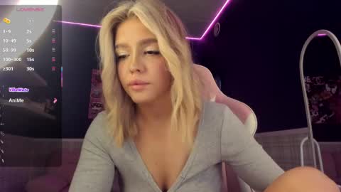 Snapshot of anna_robinson chatting on June 2026 01:17:02 AM Anna online show from June 2026 01:17:02 AM