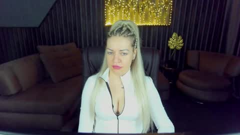 anna_snow9 online show from April 2026 05:33:02 AM