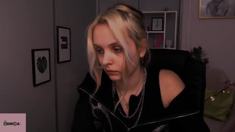 Snapshot of anna_sunshines chatting on January 2025 02:03:01 PM Anna pvt is open online show from January 2025 02:03:01 PM