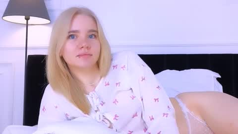 AnnaBelle online show from October 2025 02:23:02 AM