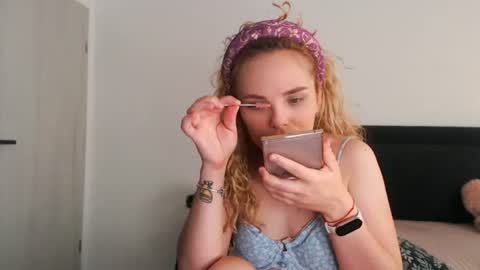 Snapshot of annaevv chatting on June 2026 05:12:01 AM annaevv online show from June 2026 05:12:01 AM