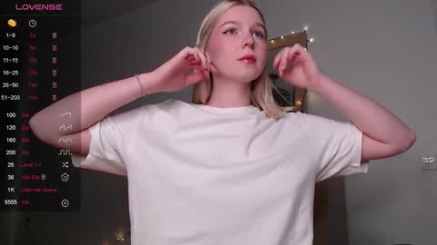 Snapshot of annamilky chatting on September 2025 04:40:02 PM annamilky online show from September 2025 04:40:02 PM