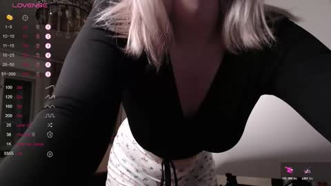 Snapshot of annamilky chatting on October 2025 08:07:01 PM annamilky online show from October 2025 08:07:01 PM