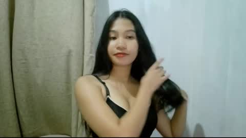 Riane online show from October 2025 01:21:01 PM