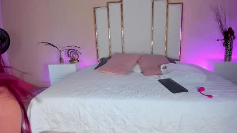 Snapshot of annaswift_ chatting on November 2025 04:01:02 AM Anna online show from November 2025 04:01:02 AM