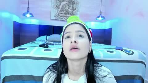 Snapshot of annedixie chatting on December 2025 03:11:01 AM Anne online show from December 2025 03:11:01 AM