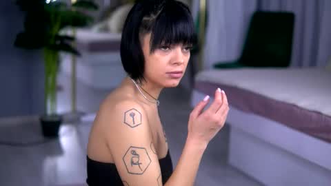 Snapshot of annefaris chatting on December 2025 05:03:01 AM Anne online show from December 2025 05:03:01 AM