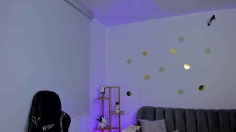 Annelise Hansen online show from April 2026 08:12:02 PM