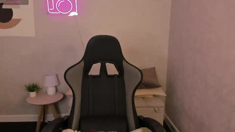 Joyce Howard online show from April 2026 02:14:01 AM