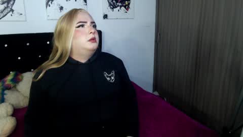 Snapshot of annevanhelsing chatting on July 2026 04:17:02 AM Anne VanHelsing online show from July 2026 04:17:02 AM