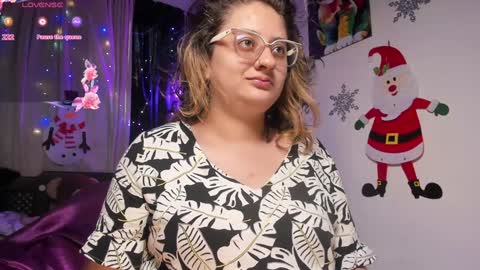 Snapshot of annie_bigboobs_ chatting on December 2024 09:39:01 PM Ana Bolena independent model online show from December 2024 09:39:01 PM