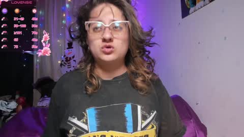 Snapshot of annie_bigboobs_ chatting on January 2025 10:40:01 PM Ana Bolena independent model online show from January 2025 10:40:01 PM