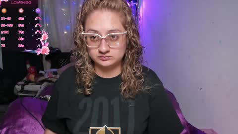 Snapshot of annie_bigboobs_ chatting on January 2025 09:25:01 PM Ana Bolena independent model online show from January 2025 09:25:01 PM