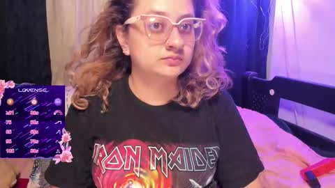Snapshot of annie_bigboobs_ chatting on September 2025 02:54:02 AM Ana Bolena independent model online show from September 2025 02:54:02 AM