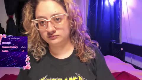 Snapshot of annie_bigboobs_ chatting on September 2025 11:07:01 PM Ana Bolena independent model online show from September 2025 11:07:01 PM