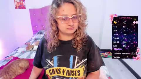 Snapshot of annie_bigboobs_ chatting on October 2025 09:16:01 PM Ana Bolena independent model online show from October 2025 09:16:01 PM