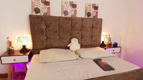 Annie Bonnie   online show from March 2026 11:33:02 AM