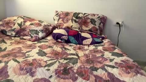 Annie  online show from December 2024 07:48:02 PM