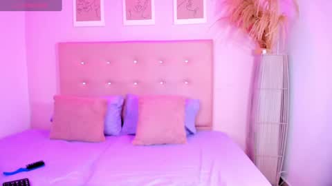 annie_dolce_ online show from October 2025 09:23:01 PM