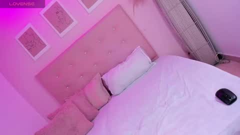 annie_dolce_ online show from October 2025 10:20:02 PM