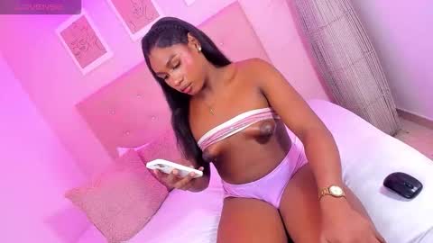 annie_dolce_ online show from November 2025 12:27:01 PM