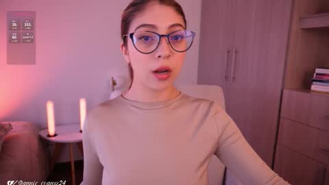 Annie Evans online show from November 2025 09:17:02 PM