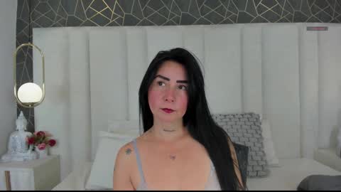 im annie   online show from December 2025 12:24:02 PM