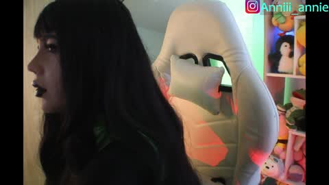 Snapshot of annie_snow_ chatting on April 2026 10:45:01 PM JEANNE no olvides seguirme dont forget follow me uu online show from April 2026 10:45:01 PM