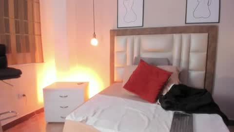 Annie Bluee online show from April 2026 12:42:01 PM