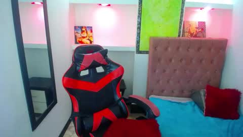 Anniee online show from September 2025 02:08:01 PM