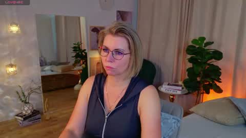 Snapshot of annielight chatting on June 2026 08:34:01 AM Annie online show from June 2026 08:34:01 AM