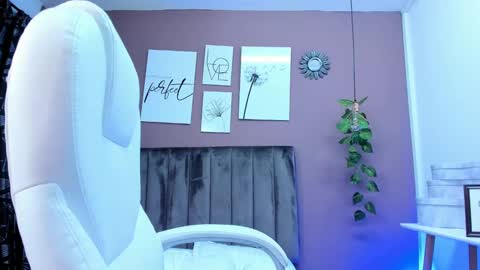 Snapshot of anniemayerx chatting on December 2024 01:24:02 PM anniemayerx online show from December 2024 01:24:02 PM