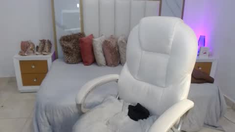 anna online show from December 2025 07:08:02 PM