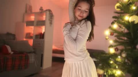 Snapshot of anntics_ chatting on December 2025 03:35:01 AM N antics online show from December 2025 03:35:01 AM