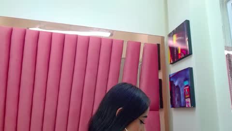 Anny online show from January 2025 01:07:01 PM