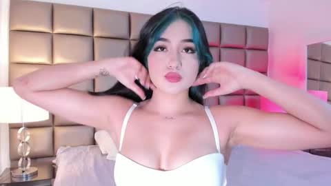 Snapshot of annyhizzle chatting on January 2025 09:47:01 PM online show from January 2025 09:47:01 PM