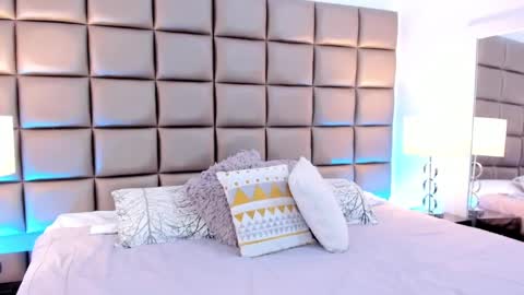 Snapshot of annyhizzle chatting on March 2025 10:10:01 PM online show from March 2025 10:10:01 PM