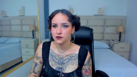 AnnyT online show from October 2025 09:17:02 PM