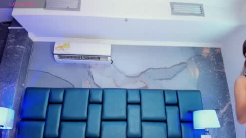 anthonelaDuque online show from November 2025 12:19:02 PM