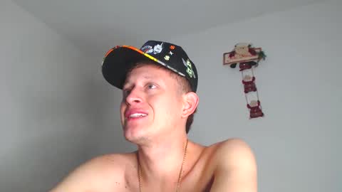 Snapshot of anthonnymorrison chatting on December 2024 01:35:02 AM leon online show from December 2024 01:35:02 AM