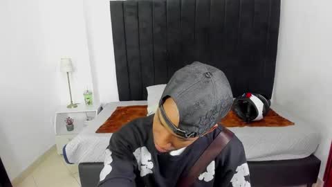 Snapshot of anthoy_wayans chatting on January 2025 06:54:02 PM online show from January 2025 06:54:02 PM