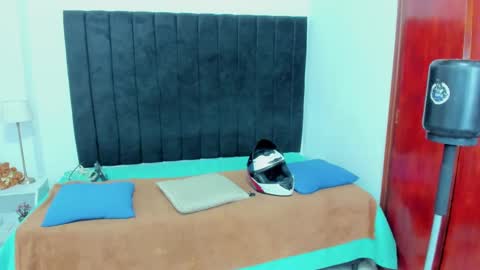 Snapshot of anthoy_wayans chatting on February 2025 12:32:01 AM online show from February 2025 12:32:01 AM